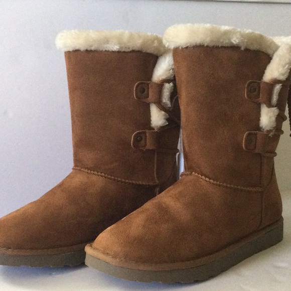Shoes - Brown Faux fur lined winter boots. Mid calf. Tie up back. New. Sz 8
